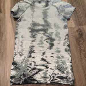 Lulu Swiftly Gray and Black Tie-Dye T-Shirt